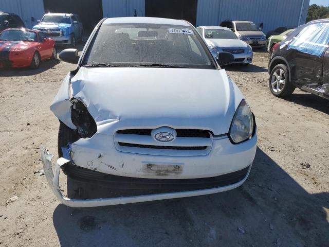 KMHCM36C48U060447 - 2008 HYUNDAI ACCENT GS WHITE photo 5