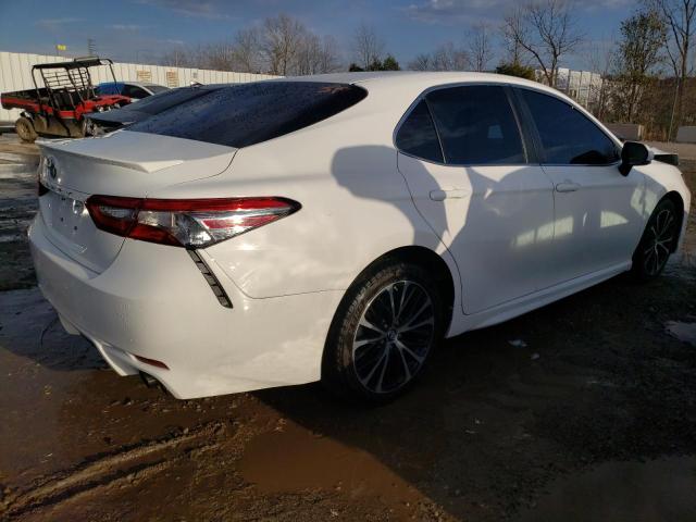 4T1B11HK7JU577535 - 2018 TOYOTA CAMRY L WHITE photo 3