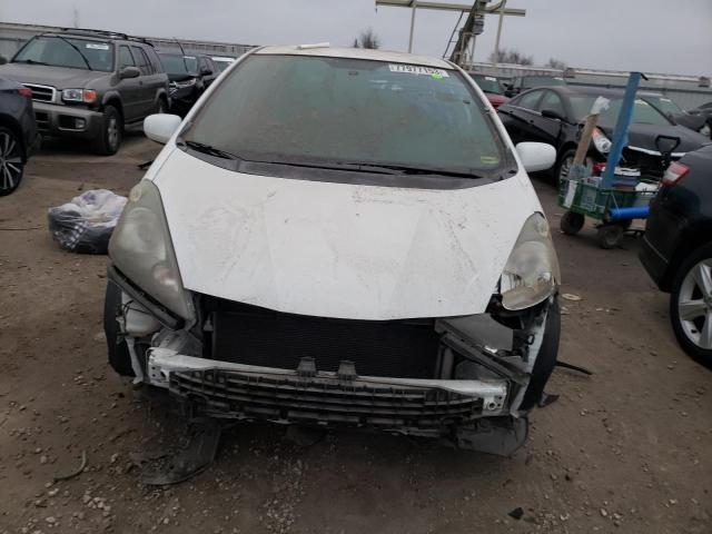 JHMGE8H36DC010399 - 2013 HONDA FIT WHITE photo 5