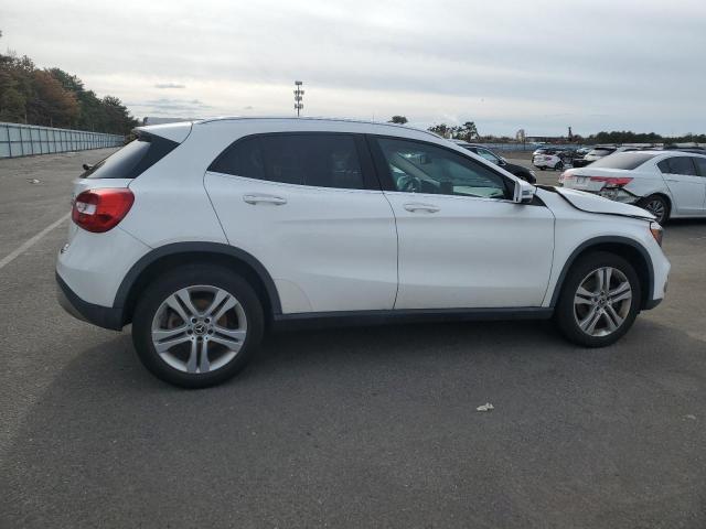 WDCTG4GB3JU000151 - 2018 MERCEDES-BENZ GLA 250 4MATIC WHITE photo 3