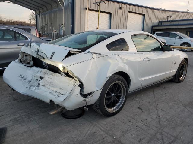 1ZVFT80N555113221 - 2005 FORD MUSTANG WHITE photo 3