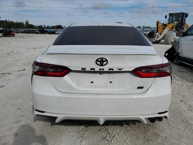 4T1T11AK6NU710144 - 2022 TOYOTA CAMRY SE WHITE photo 6