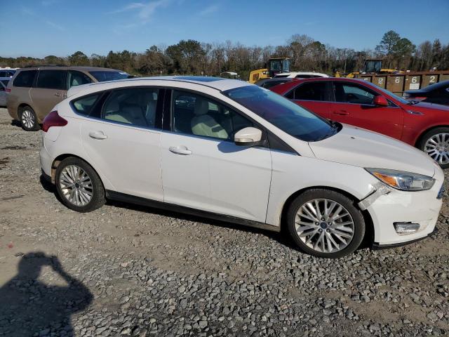 1FADP3N27HL279519 - 2017 FORD FOCUS TITANIUM WHITE photo 4