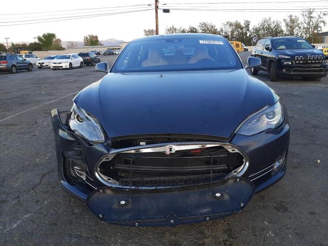 5YJSA1E22FF105686 - 2015 TESLA MODEL S ნაცრისფერი ფოტო 5