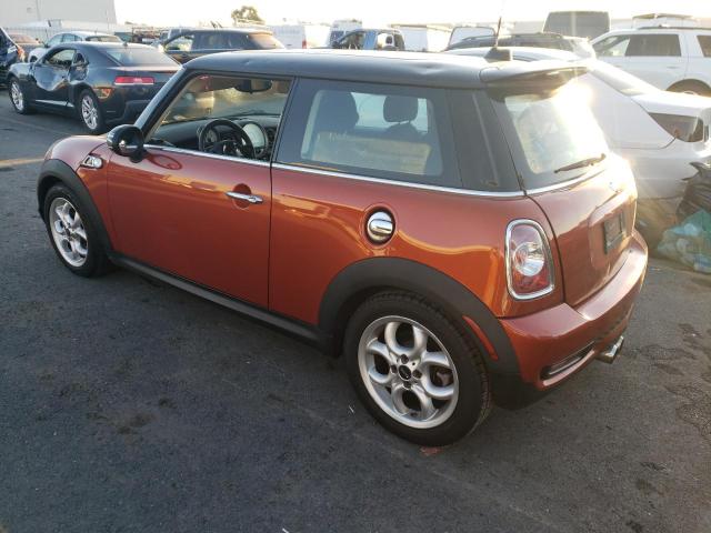 WMWSV3C55BTY22732 - 2011 MINI COOPER S RED photo 2