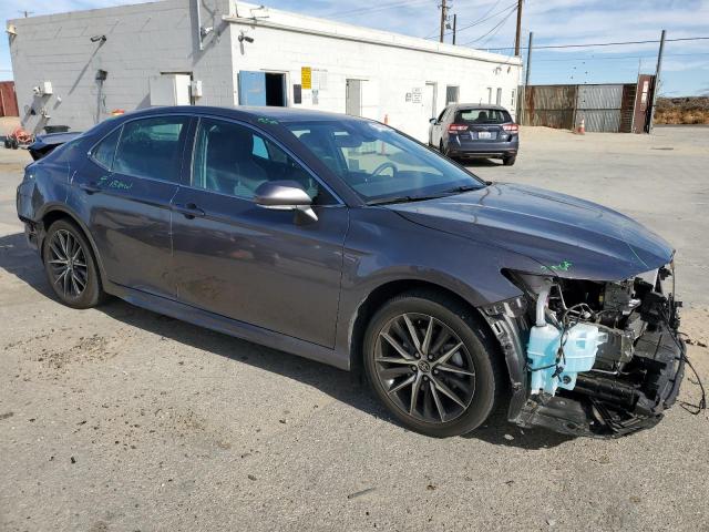 4T1T11AK2NU702526 - 2022 TOYOTA CAMRY SE GRAY photo 4