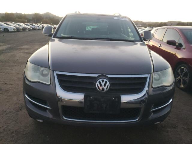 WVGBE77L68D036309 - 2008 VOLKSWAGEN TOUAREG 2 V6 GRAY photo 5