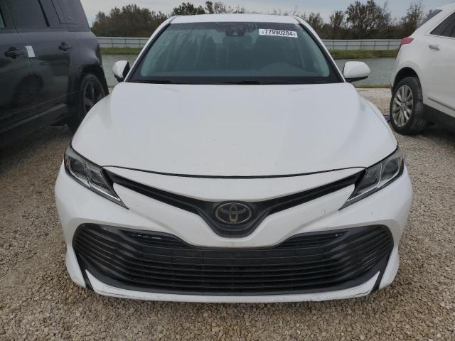 4T1B11HK8JU127876 - 2018 TOYOTA CAMRY L WHITE photo 5