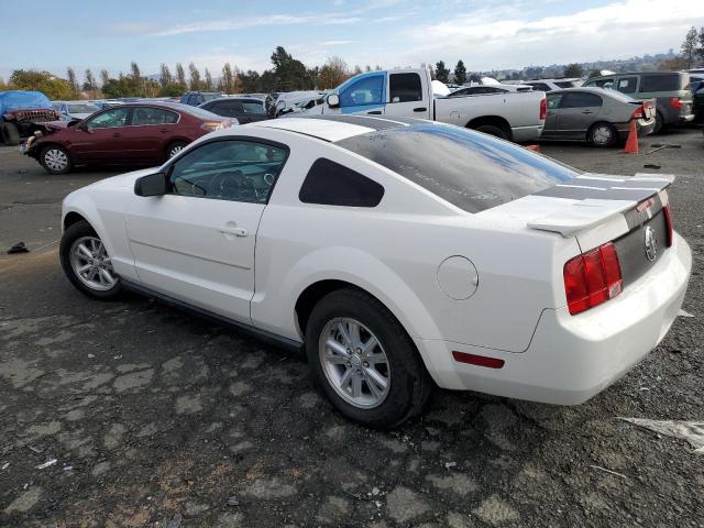 1ZVHT80N385108273 - 2008 FORD MUSTANG WHITE photo 2