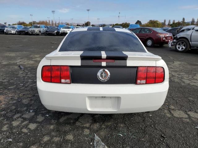 1ZVHT80N385108273 - 2008 FORD MUSTANG WHITE photo 6