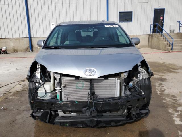 5TDKK3DC8FS546768 - 2015 TOYOTA SIENNA LE SILVER photo 5