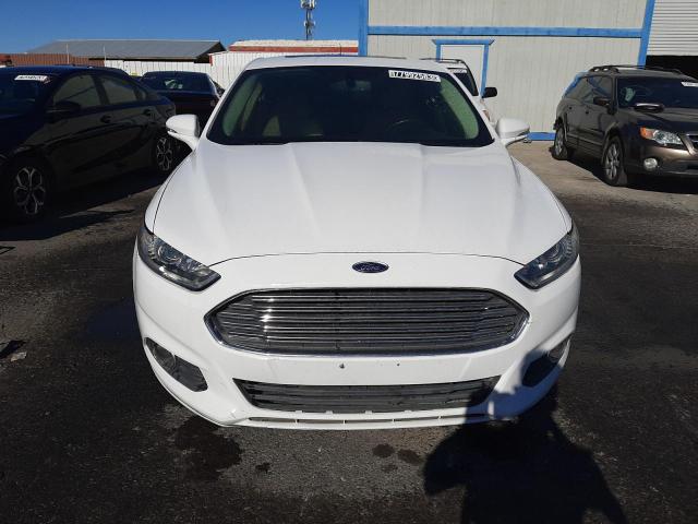 3FA6P0HD2FR145052 - 2015 FORD FUSION SE WHITE photo 5