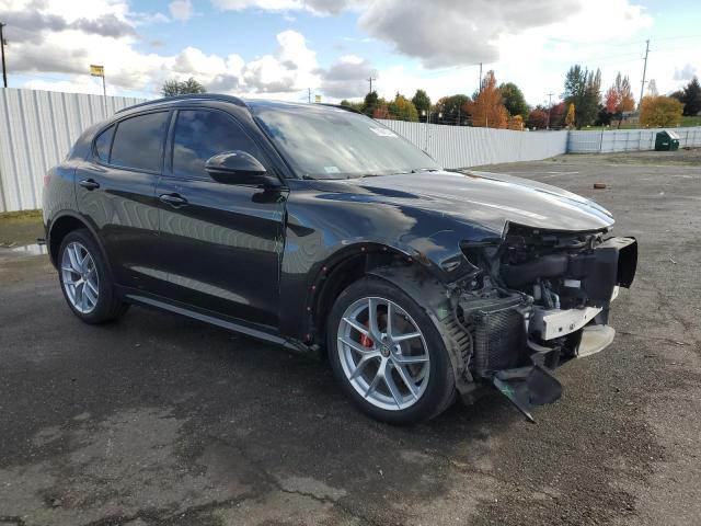 ZASPAKBN9K7C34316 - 2019 ALFA ROMEO STELVIO TI BLACK photo 4