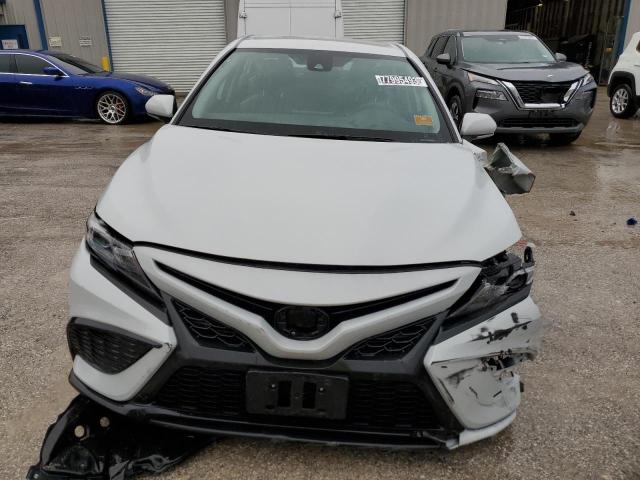 4T1G11AK0PU136399 - 2023 TOYOTA CAMRY SE NIGHT SHADE GRAY photo 5