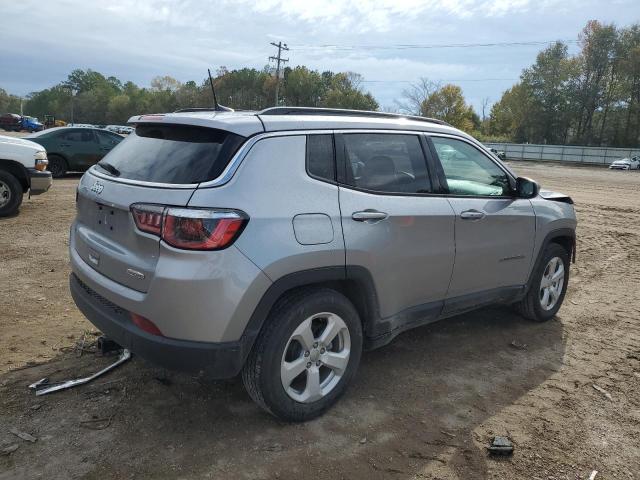 3C4NJCBB2KT649646 - 2019 JEEP COMPASS LATITUDE SILVER photo 3