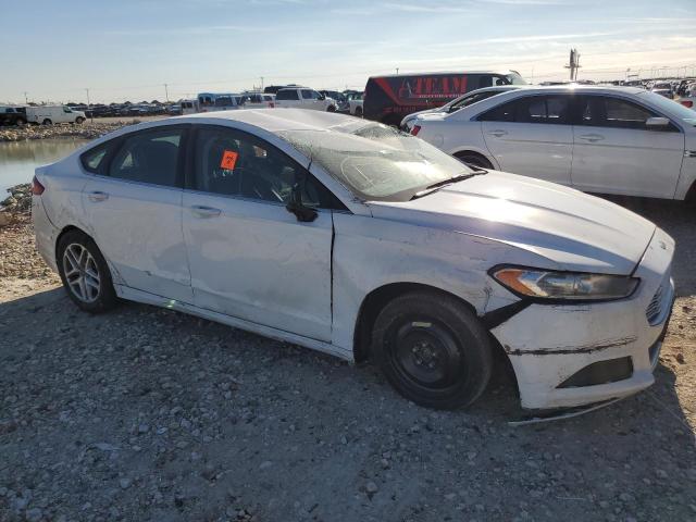 3FA6P0H7XFR281827 - 2015 FORD FUSION SE WHITE photo 4