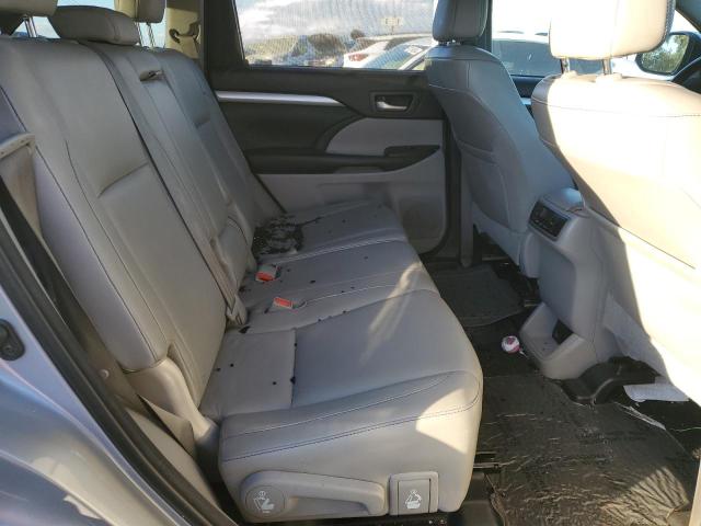 5TDKKRFH3FS074488 - 2015 TOYOTA HIGHLANDER XLE SILVER photo 11