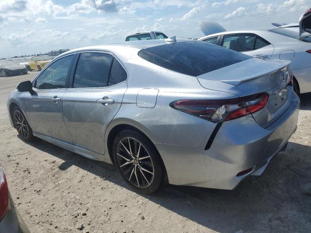 4T1G11AK0RU880894 - 2024 TOYOTA CAMRY SE NIGHT SHADE SILVER photo 2