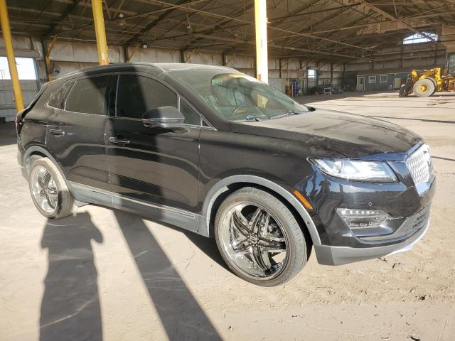 5LMCJ3C91KUL00723 - 2019 LINCOLN MKC RESERVE შავი ფოტო 4