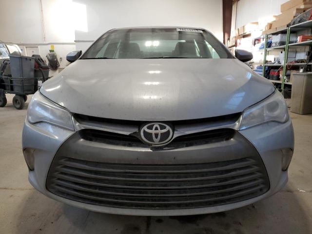 4T1BF1FK3GU265628 - 2016 TOYOTA CAMRY LE SILVER photo 5