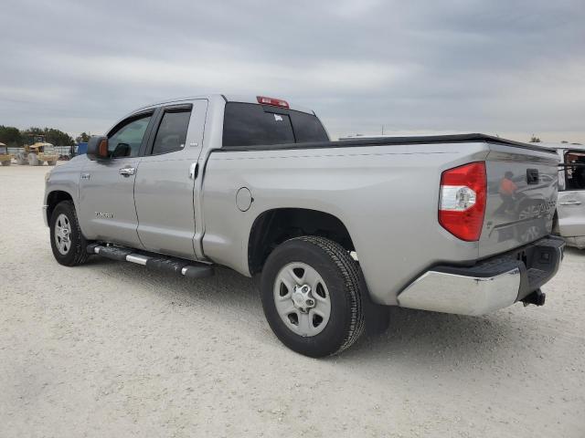 5TFRY5F16JX242538 - 2018 TOYOTA TUNDRA DOUBLE CAB SR/SR5 SILVER photo 2