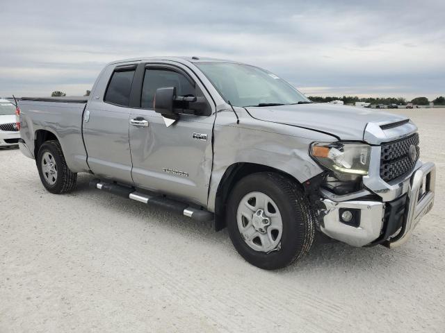 5TFRY5F16JX242538 - 2018 TOYOTA TUNDRA DOUBLE CAB SR/SR5 SILVER photo 4