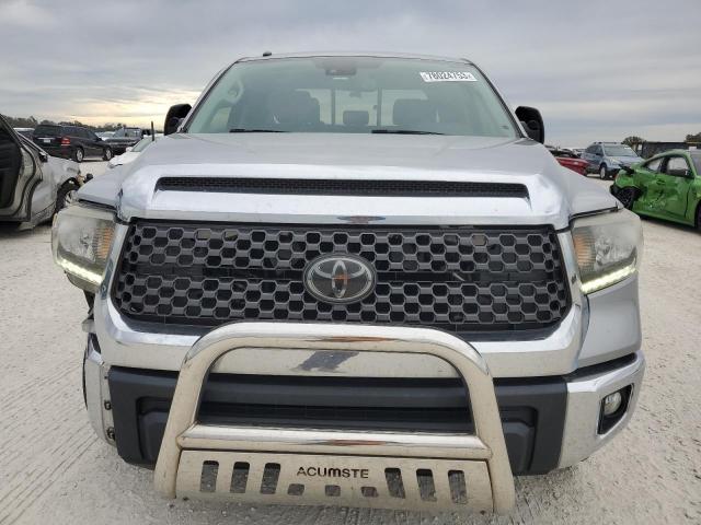 5TFRY5F16JX242538 - 2018 TOYOTA TUNDRA DOUBLE CAB SR/SR5 SILVER photo 5