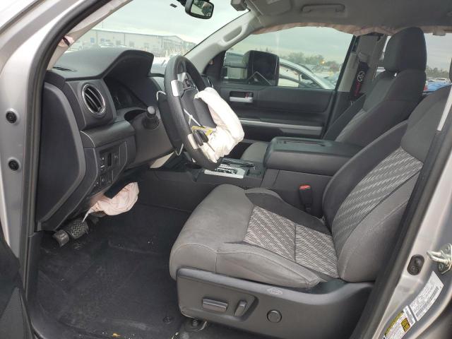 5TFRY5F16JX242538 - 2018 TOYOTA TUNDRA DOUBLE CAB SR/SR5 SILVER photo 7