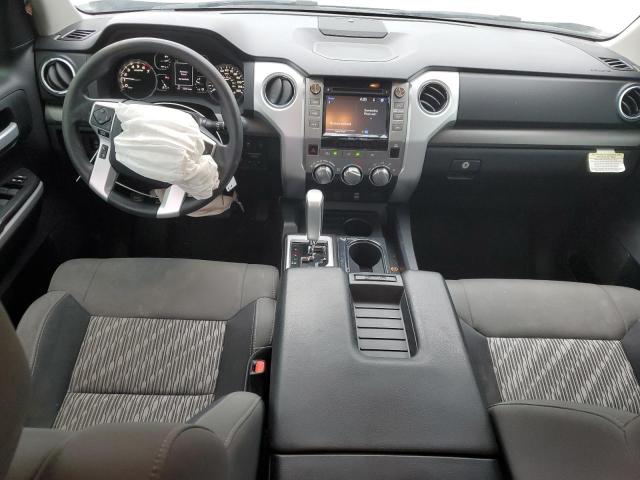 5TFRY5F16JX242538 - 2018 TOYOTA TUNDRA DOUBLE CAB SR/SR5 SILVER photo 8