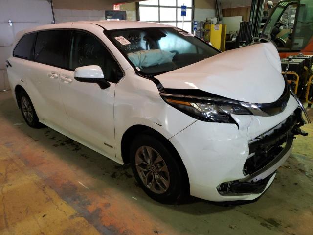 5TDKRKEC8MS064979 - 2021 TOYOTA SIENNA LE WHITE photo 4