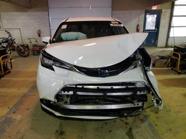 5TDKRKEC8MS064979 - 2021 TOYOTA SIENNA LE WHITE photo 5