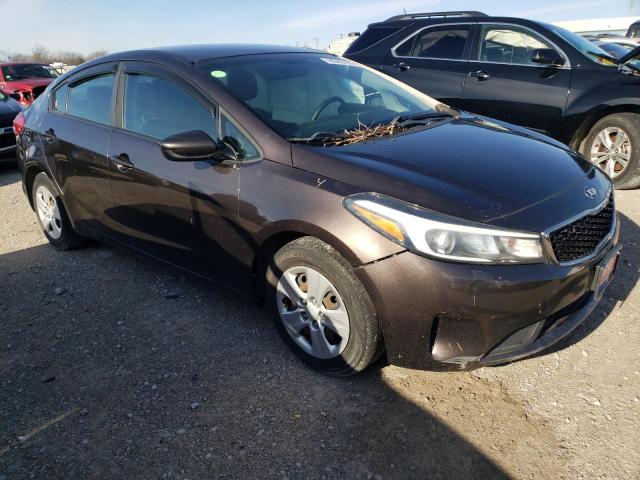 3KPFL4A71HE075300 - 2017 KIA FORTE LX CHARCOAL photo 4