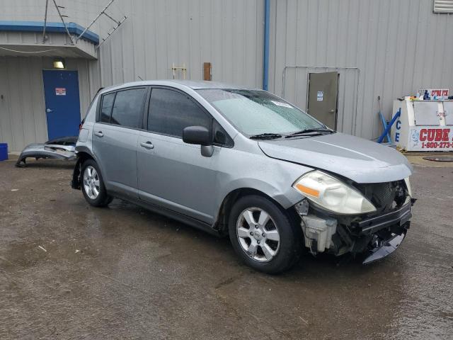 3N1BC13E88L453586 - 2008 NISSAN VERSA S GRAY photo 4