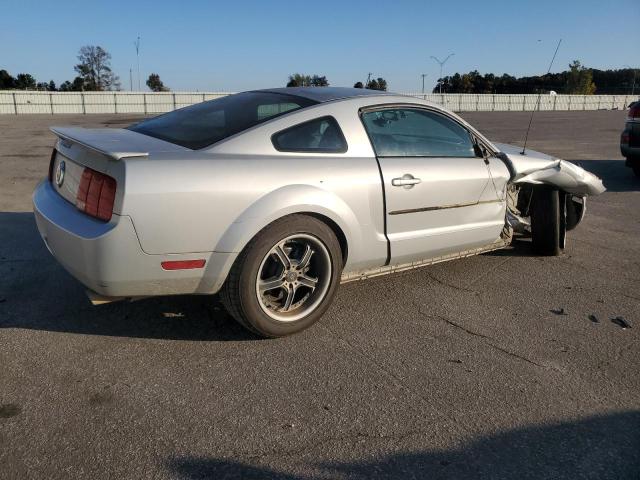 1ZVFT80N575291665 - 2007 FORD MUSTANG SILVER photo 3