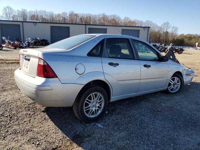 1FAFP34NX7W190027 - 2007 FORD FOCUS ZX4 SILVER photo 3