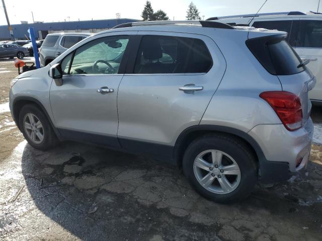 3GNCJLSB0KL279571 - 2019 CHEVROLET TRAX 1LT SILVER photo 2