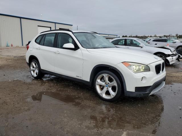 WBAVM5C58DVV90212 - 2013 BMW X1 XDRIVE35I WHITE photo 4