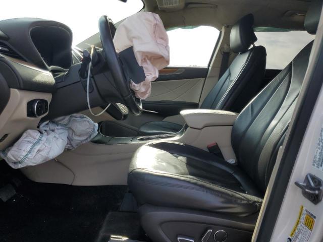 5LMCJ2C99HUL28711 - 2017 LINCOLN MKC SELECT Weiß Foto 7