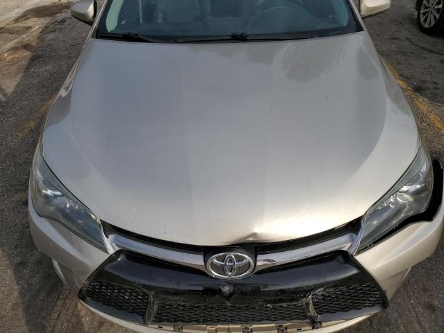 4T1BF1FKXGU118061 - 2016 TOYOTA CAMRY LE SILVER photo 11