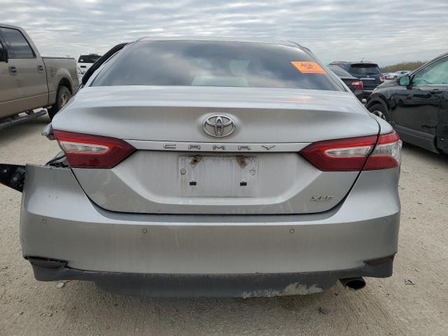 4T1B11HKXJU502327 - 2018 TOYOTA CAMRY L SILVER photo 6