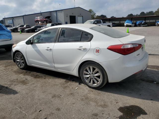 KNAFX4A6XG5583154 - 2016 KIA FORTE LX WHITE photo 2