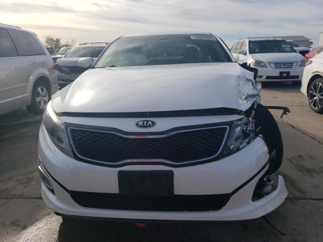 KNAGM4A79F5550439 - 2015 KIA OPTIMA LX WHITE photo 5