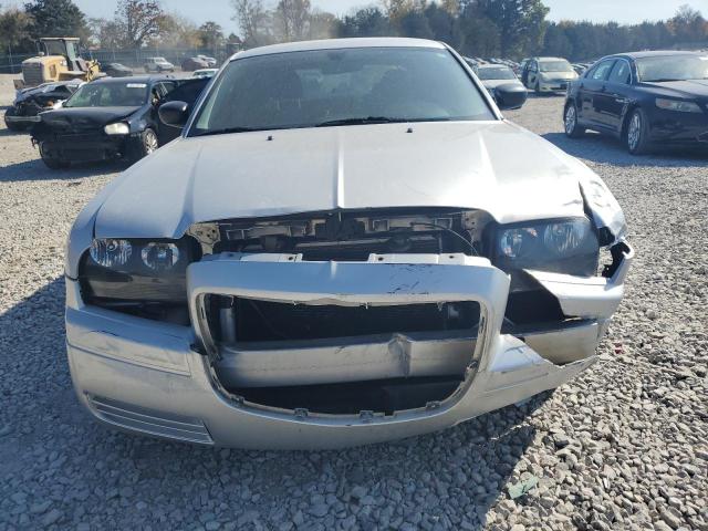 2C3AA43RX5H641621 - 2005 CHRYSLER 300 SILVER photo 5