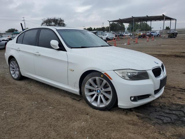 WBAPH5G59BNM80578 - 2011 BMW 328 I SULEV WHITE photo 4