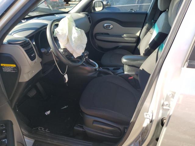 KNDJN2A26J7584219 - 2018 KIA SOUL SILVER photo 7