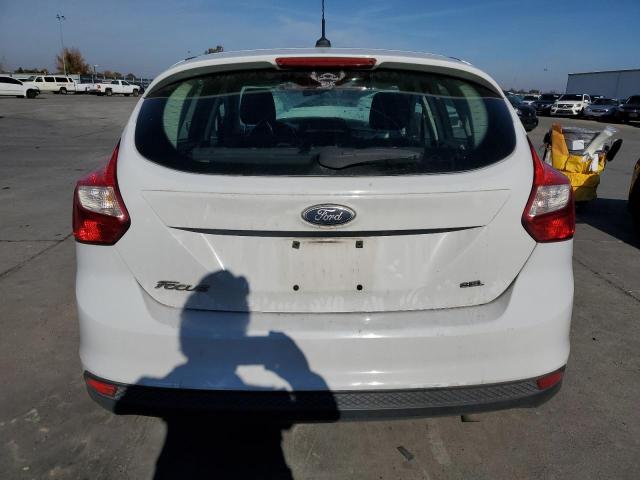 1FAHP3M28CL175634 - 2012 FORD FOCUS SEL WHITE photo 6