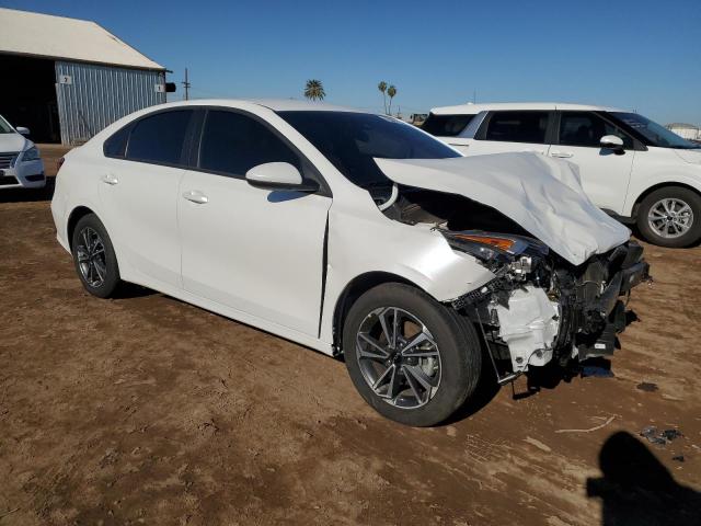 3KPF24AD9PE608548 - 2023 KIA FORTE LX WHITE photo 4