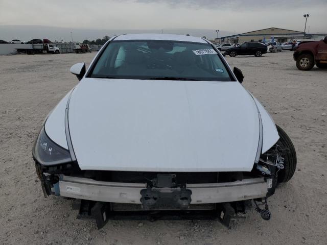 5NPEG4JA2MH071581 - 2021 HYUNDAI SONATA SE WHITE photo 5