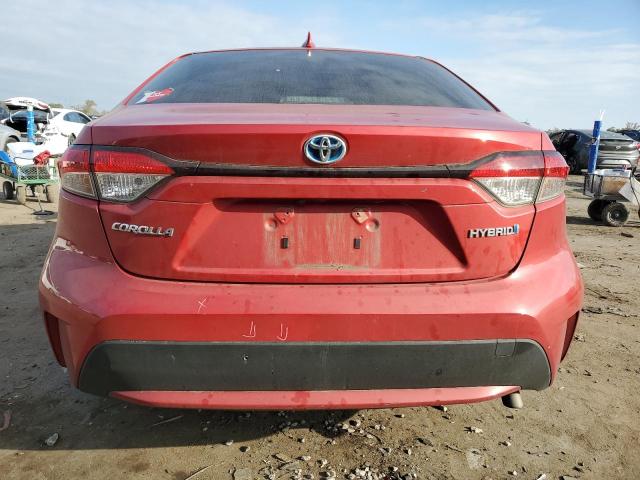 JTDEAMDE0MJ017719 - 2021 TOYOTA COROLLA LE RED photo 6