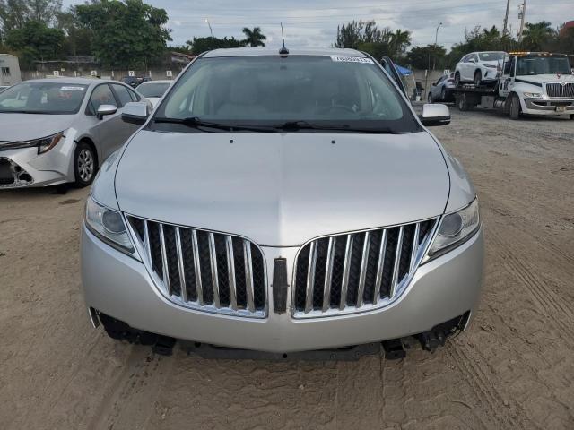 2LMDJ6JK2DBL32642 - 2013 LINCOLN MKX SILVER photo 5